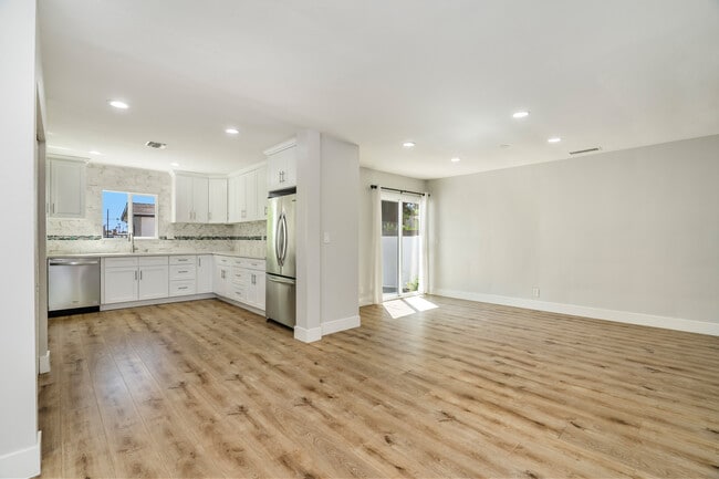 6714 Amigo Ave, Reseda, CA 91335 - photo 3