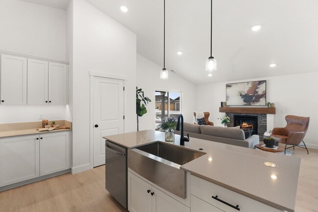 435 NW Monte Vista Ave, Madras, OR 97741 - photo 5