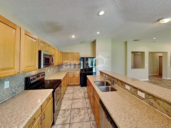 2558 Britney Lakes Ln, Jacksonville, FL 32221 - photo 3