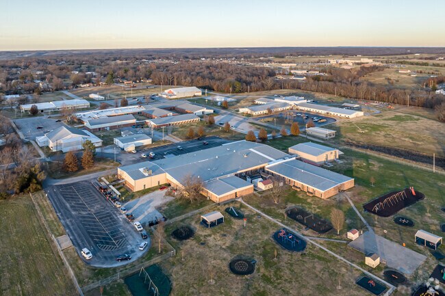 Glenn Duffy Elementary School is an above average, public school located in Gravette.