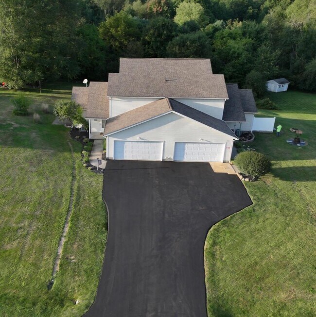 2045 Rolling Meadows Ln, Akron, OH 44312