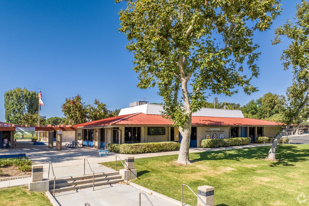 White Oak Elementary School serves students in Westlake Village, Ca.