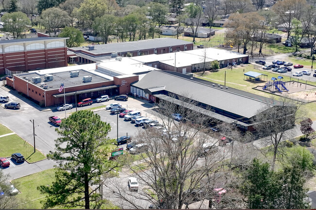 Midfield Elementary School teaches K-4th grades.
