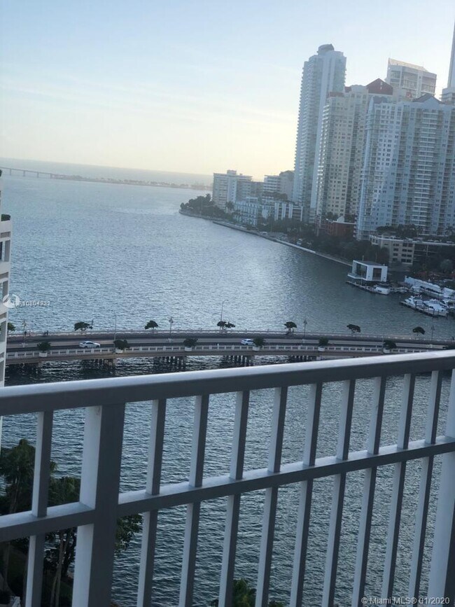 Courvoisier Courts unit 1711, Miami, FL 33131 - photo 3