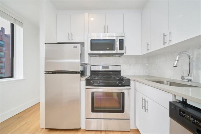 344 E 63rd St, New York, NY 10065 - photo 3