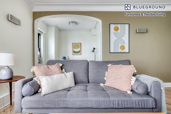 1400 N Lake Shore Dr unit FL8-ID914, Chicago, IL 60610 - photo 2