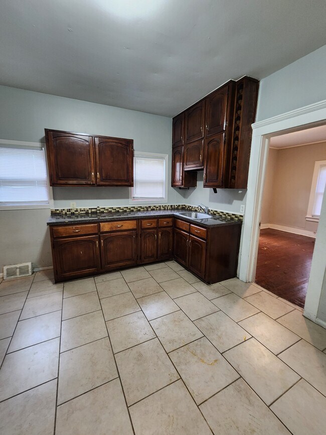 37 Pond St unit 1, New Haven, CT 06511 - photo 2