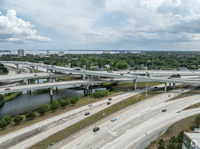 You can travel in any direction from Riverside, with I-95 and I-10 bordering it.