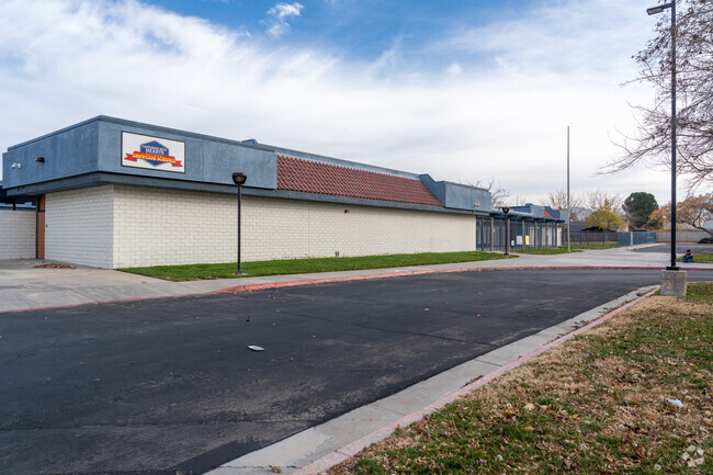 The student population of Chaparral Elementary is 658 and the school serves K-5.