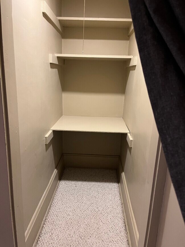 325 S Main St unit 2, Youngstown, OH 44514 - photo 5