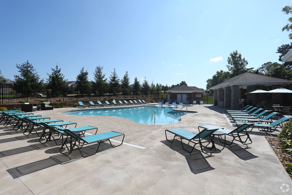 Kelly Highlands Apartments 3690 W Broadway, Columbia, MO