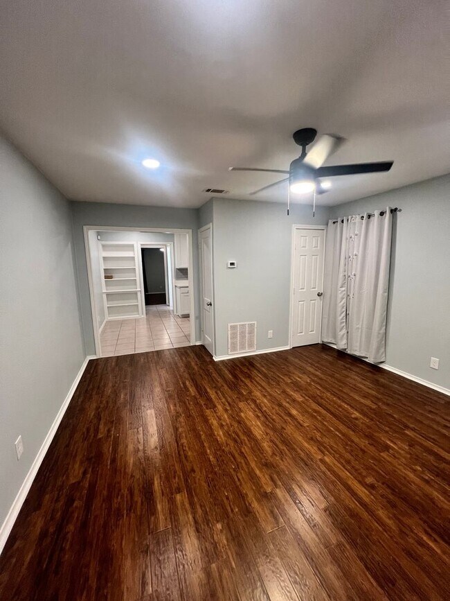 520 N Montreal Ave, Dallas, TX 75208 - photo 2