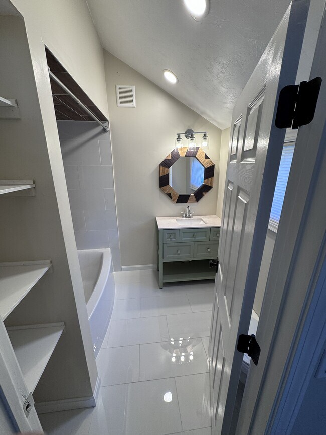 25 Franklin St unit 3, Milford, MA 01757 - photo 6