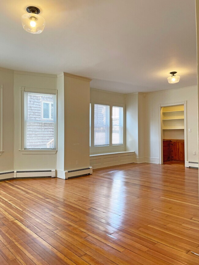 228 Doyle Ave Unit Ground Floor, Providence, RI 02906