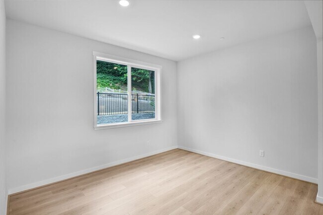 13216 NE 127th Way unit C, Kirkland, WA 98034 - photo 5