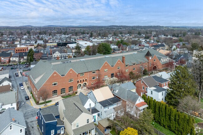 Lititz Elementary School boasts over 89,000SF of learning space.