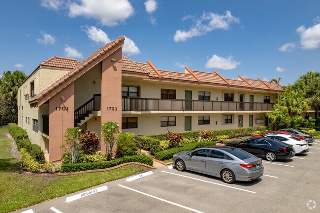 Modern condominiums are popular in the Buttonwood Hammocks neighborhood of Margate, FL.