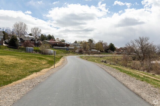 The trailhead in Lindon features stunning mountain views and a variety of natural habitats, including wetlands and riparian areas.