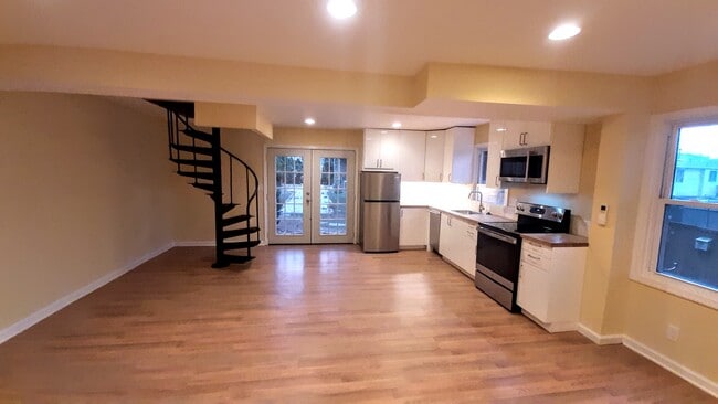 Living room w open kitchen