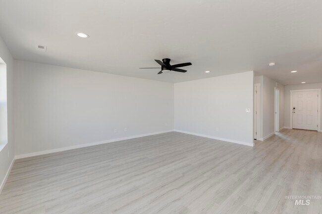 3895 E Jamestown Dr, Nampa, ID 83686 - photo 4