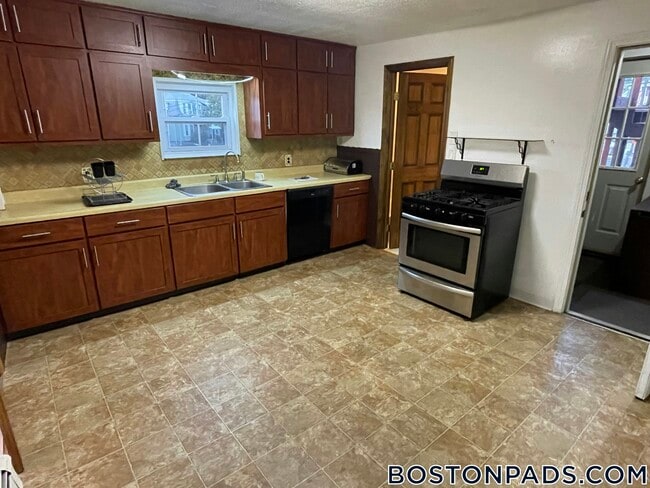 57 Roseland St unit 2, Somerville, MA 02143 - photo 6