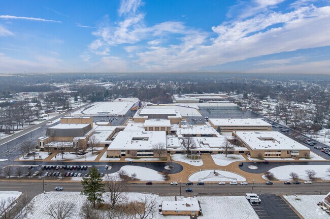 Marion High School receives an overall Niche grade of B-.