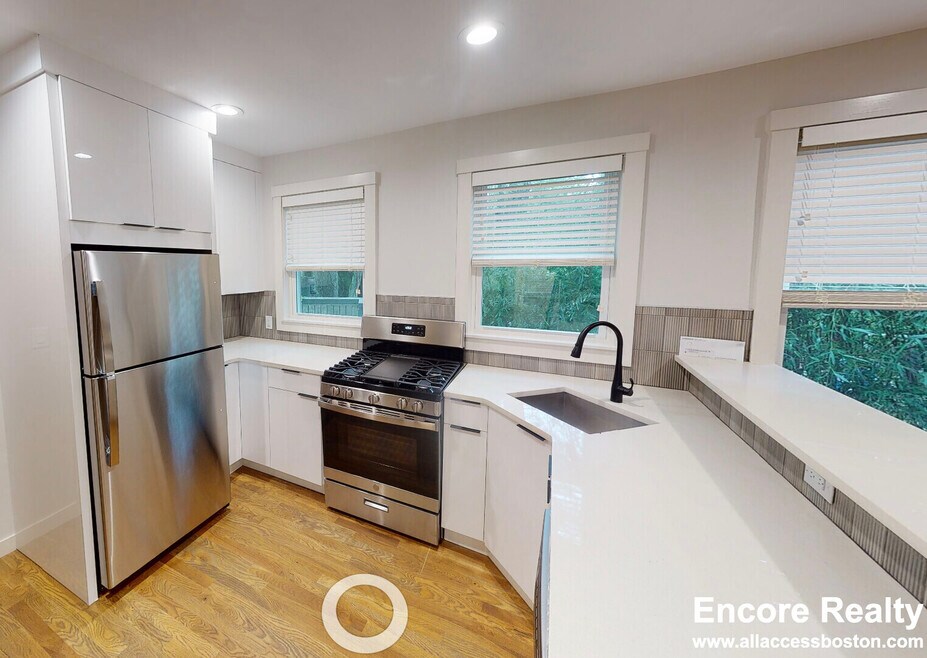 2 Belvidere Place unit 3, Cambridge, MA 02139 - photo 1