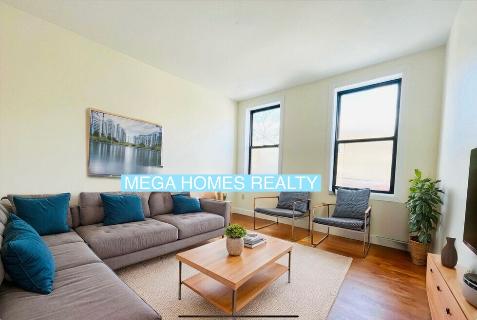 3130 37th St unit 3, Astoria, NY 11103 - photo 1