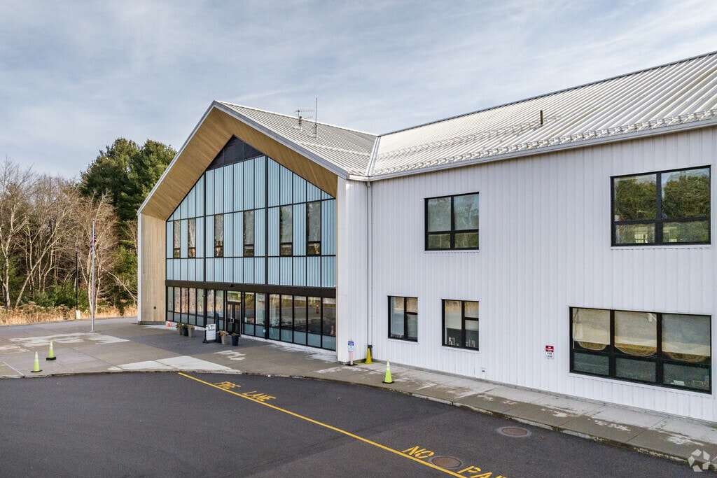 Students in grades K-8 can attend Benjamin Franklin Classical Charter Public School in Franklin.