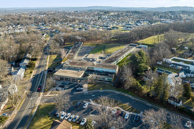 Jefferson School has 389 students.