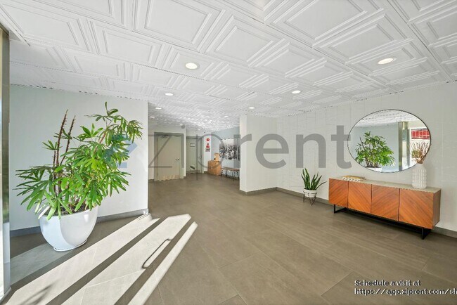 960 Larrabee St, West Hollywood, CA 90069 - photo 2