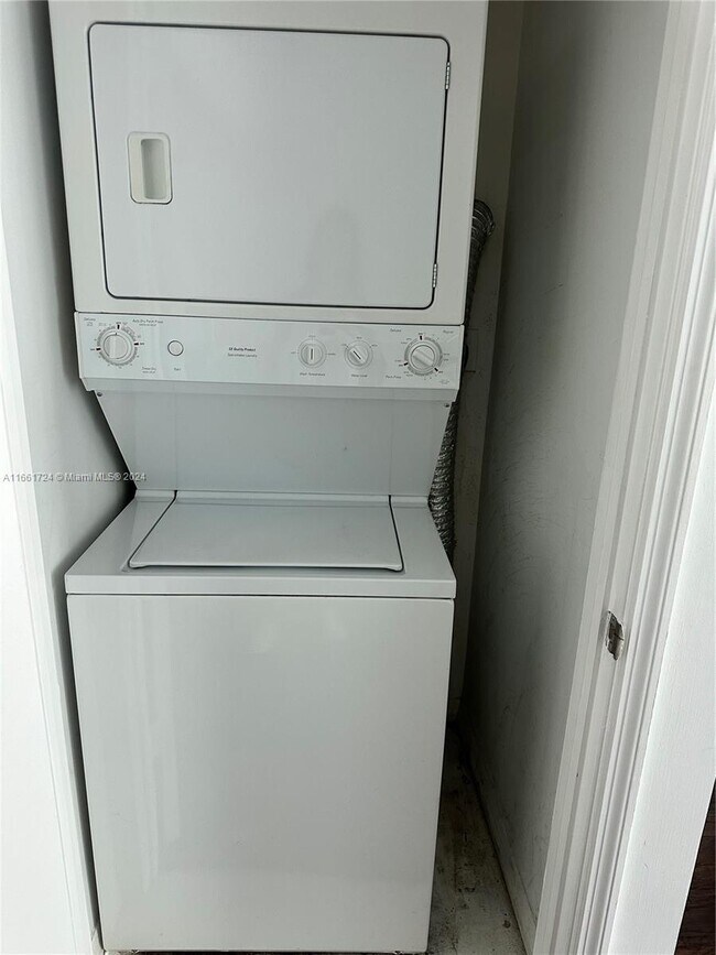 500 Brickell Ave, Miami, FL 33131