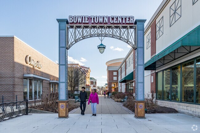 Locals enjoy the outdoor shopping at the Bowie Town Center near Heather Hills.