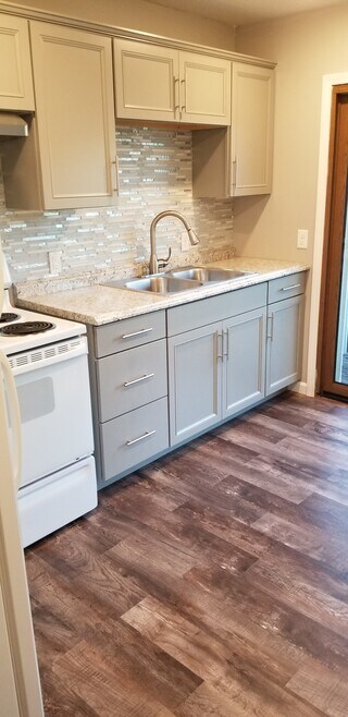 1208 Beverly St unit A, Emporia, KS 66801 - photo 1