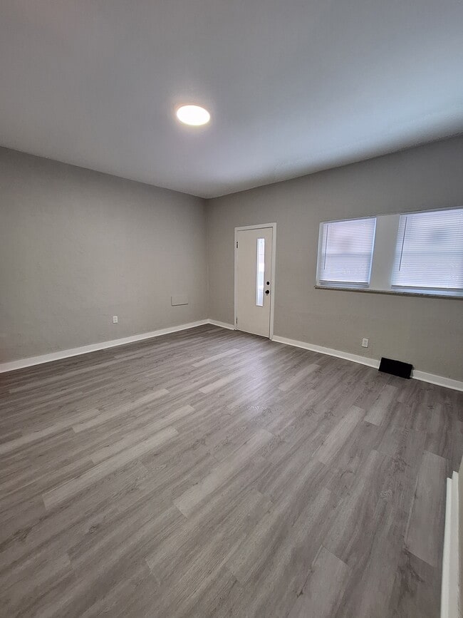 1221 Walnut St, McKeesport, PA 15132 - photo 3