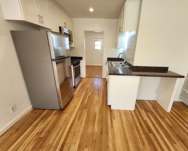 12219 Ocean Park Blvd, Los Angeles, CA 90064 - photo 2