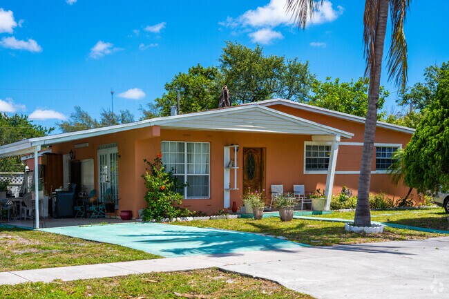 Colorful single family home in heart of lake Forest.