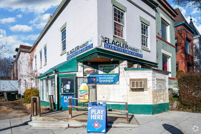 Flagler Market is conveniently located in Bloomingdale and stocks various conveniences.