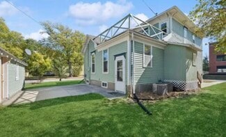 303 3rd St NW, Waverly, IA 50677