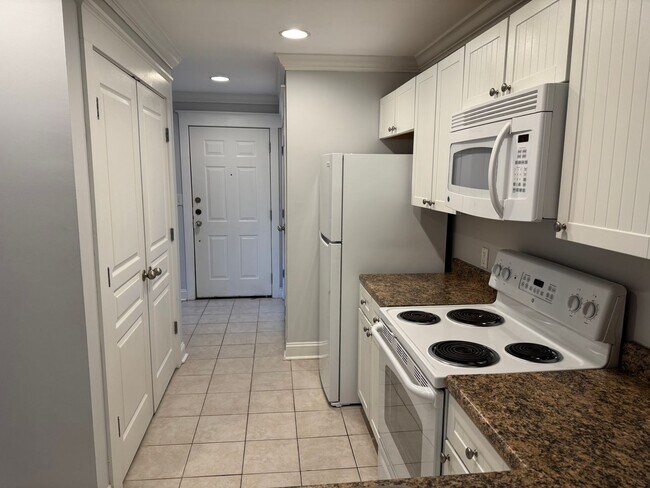 1725 Harvey Mitchell Pkwy S unit 2433, College Station, TX 77840 - photo 6