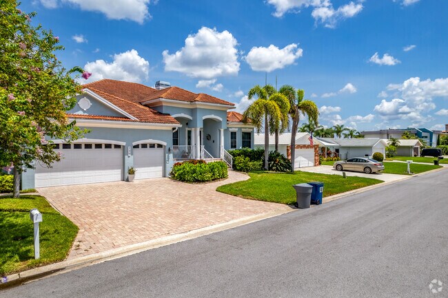 Treasure Island neighborhood has many assortments of homes to choose from in Florida.