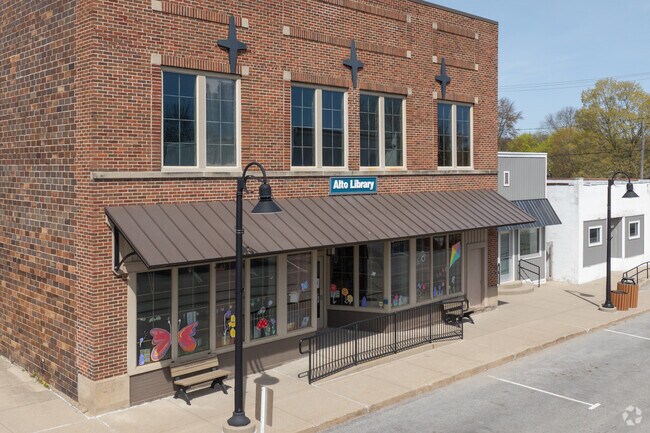 The Kent District Library has a branch in downtown Alto, centralized in Bowne Township.