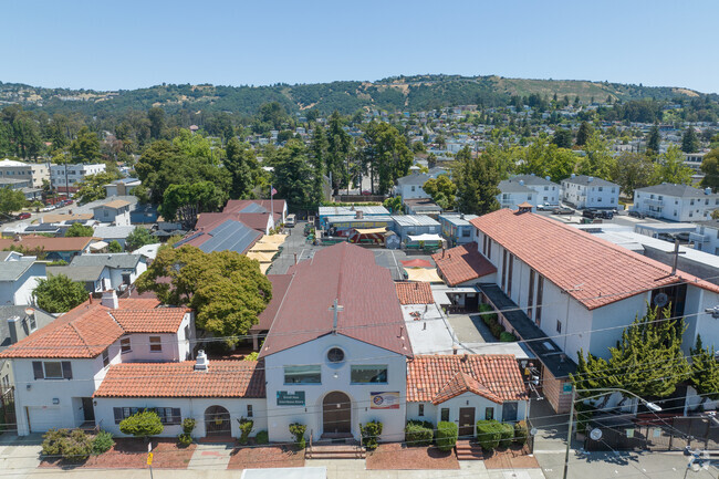 Oakland Unity High in Oakland is a small school with a 17:1 ratio of teachers to kids.