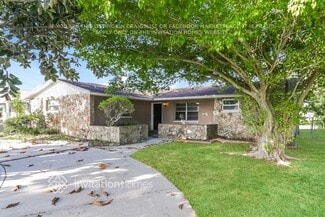 2253 Hama Dr, Holiday, FL 34691