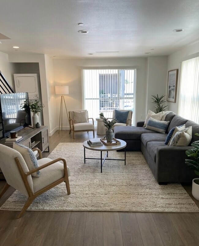 11514 Emelita St, Los Angeles, CA 91601 - photo 6