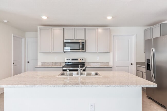 36502 Spanish Rose Dr, Dade City, FL 33525 - photo 4