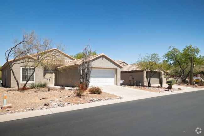 Find homes with ample garage space in Heritage Highlands at Dove Mountain.