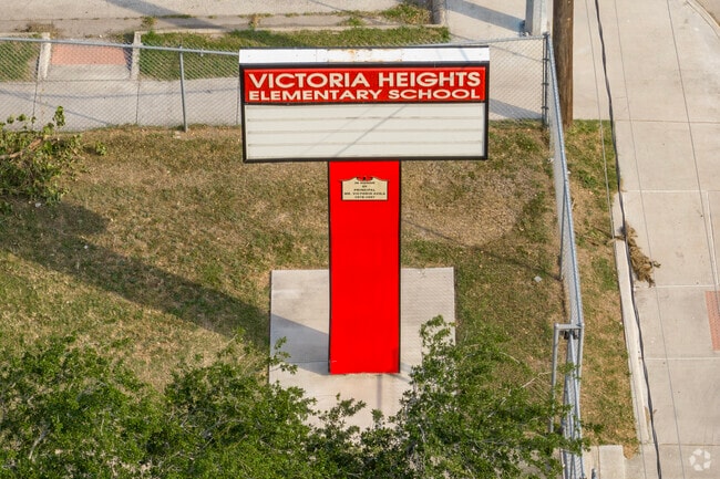 Victoria Heights Elementary School is located in central Brownsville on Roosevelt St.