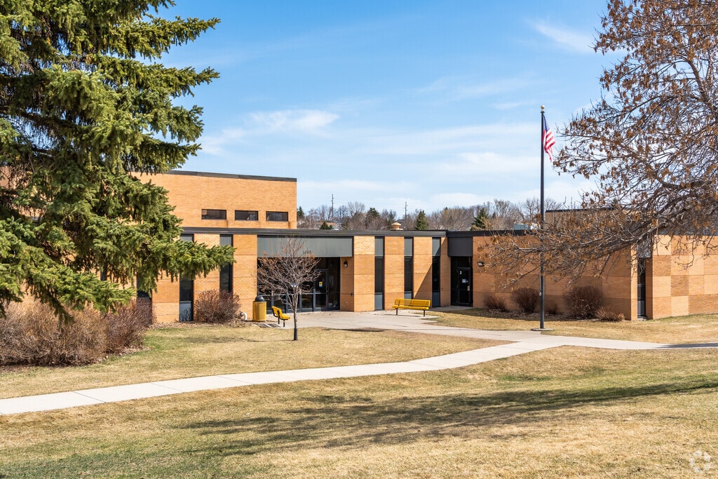 Robert Place Miller Elementary School has an average student to teacher ratio of 14 to 1.