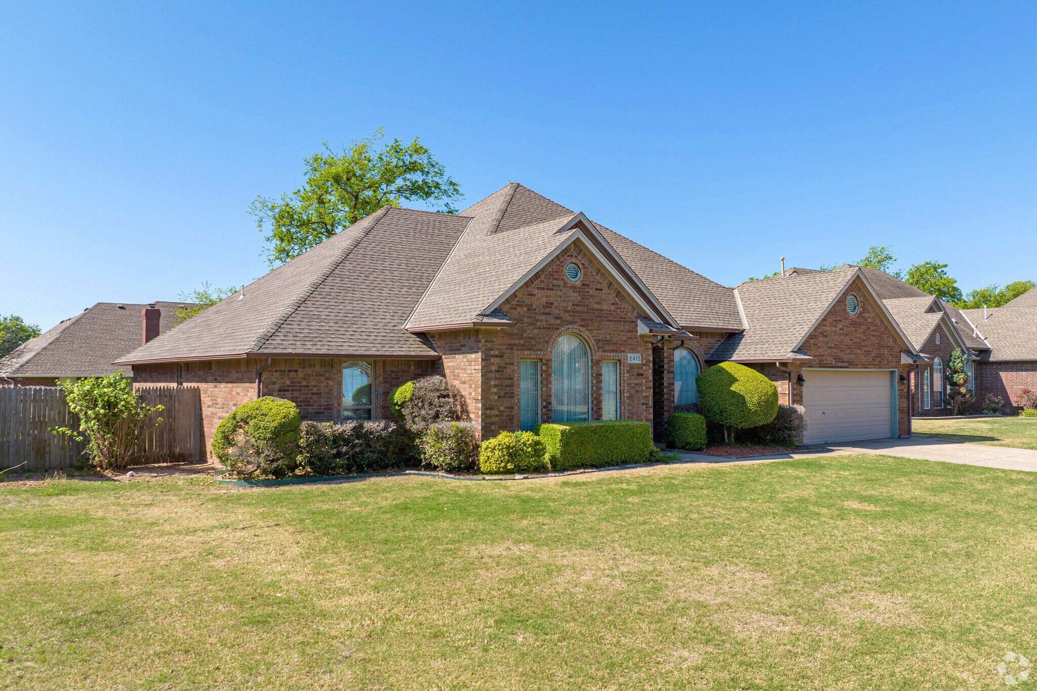 Large yards with Ranch-Style Homes in Lakeridge Run